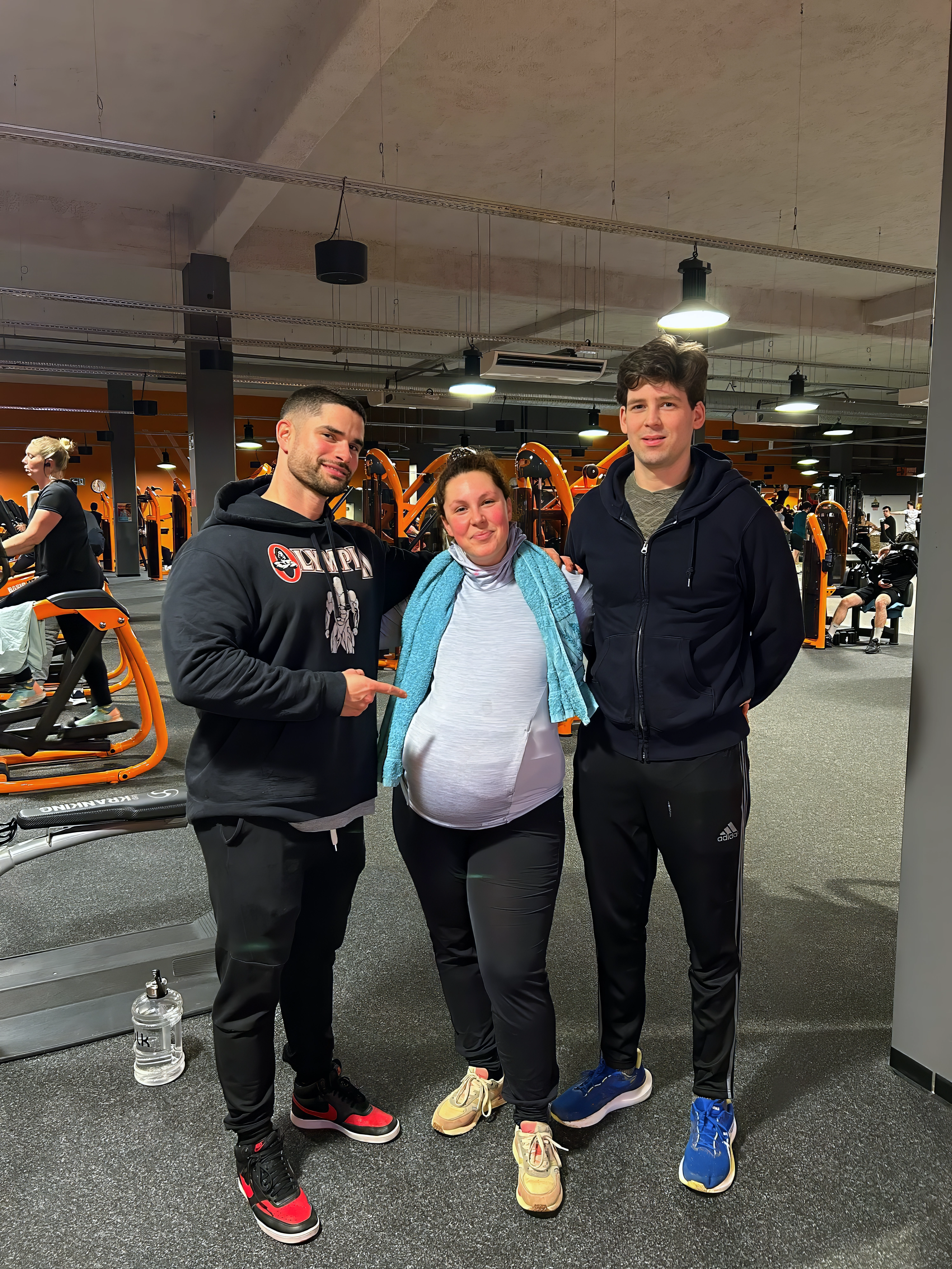 coach de musculation en action