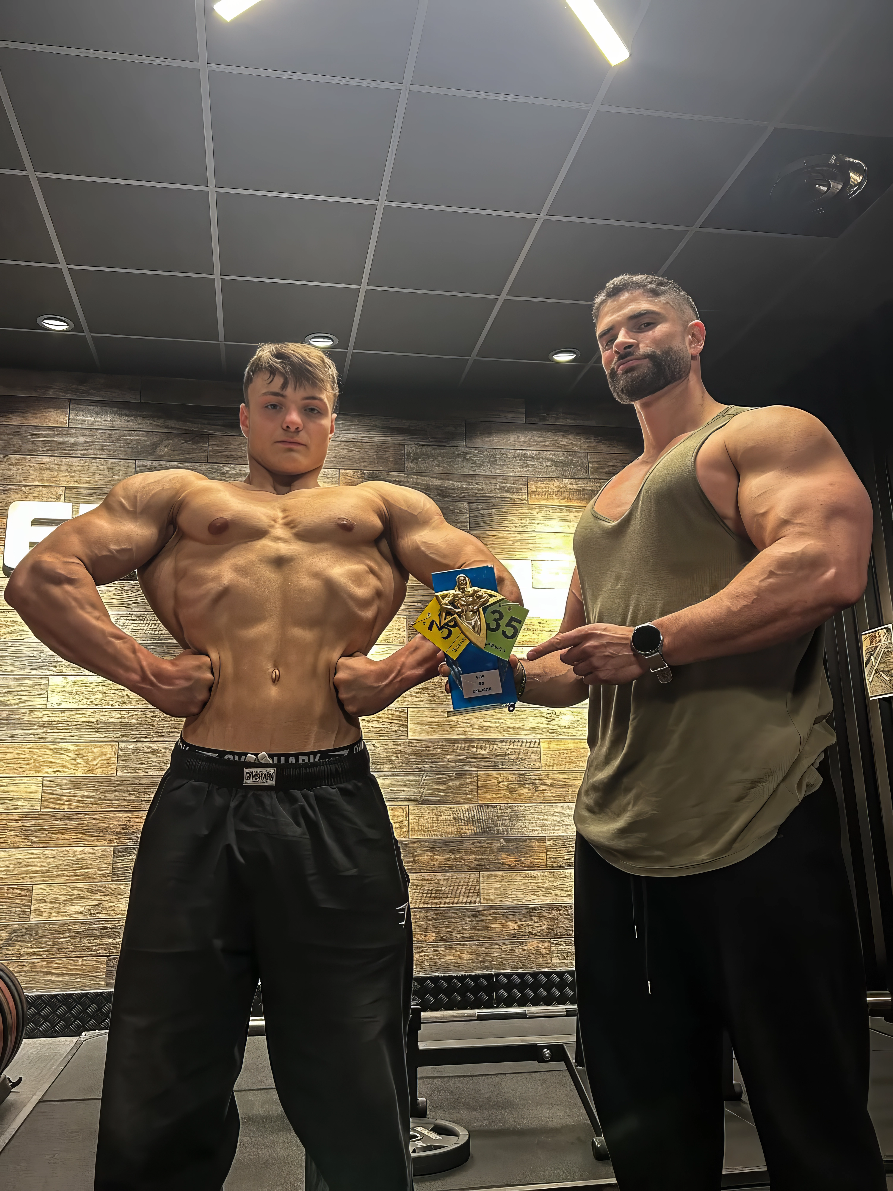 coach de musculation en action